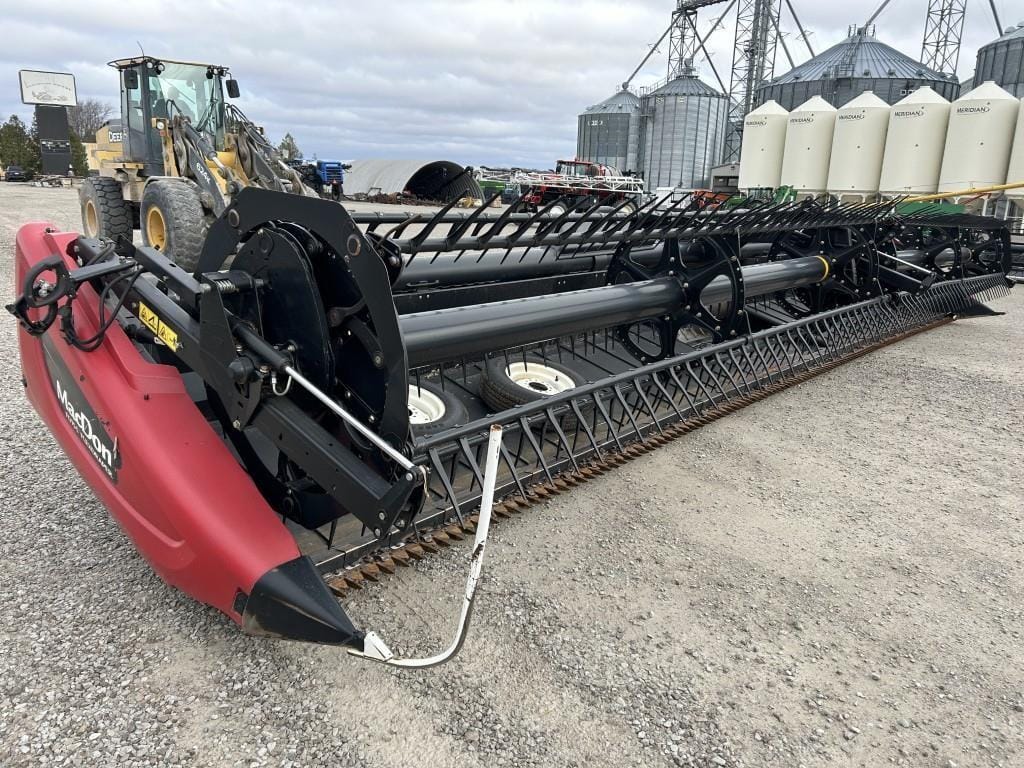 2016 MacDon FD75 Equipment Image0