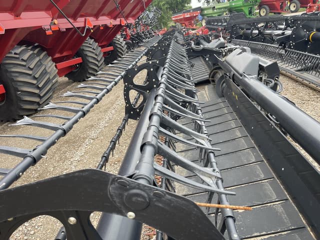 Image of MacDon FD75 equipment image 2