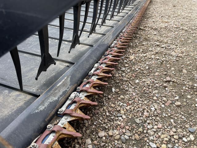 Image of MacDon FD75 equipment image 4