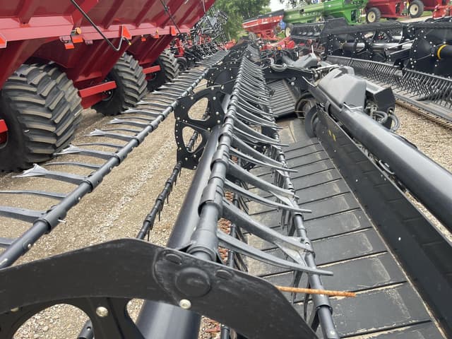 Image of MacDon FD75 equipment image 2