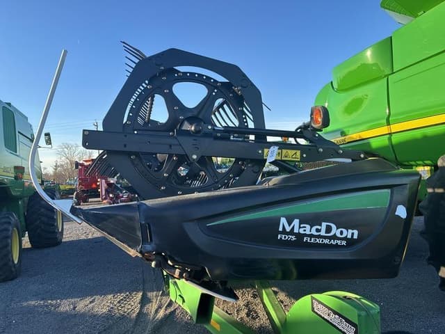 Image of MacDon FD75 equipment image 3