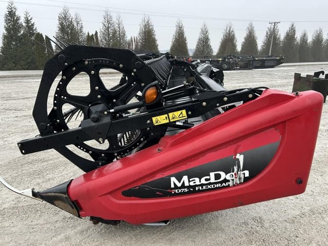 Image of MacDon FD75 equipment image 4