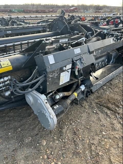 Image of MacDon FD75D equipment image 2