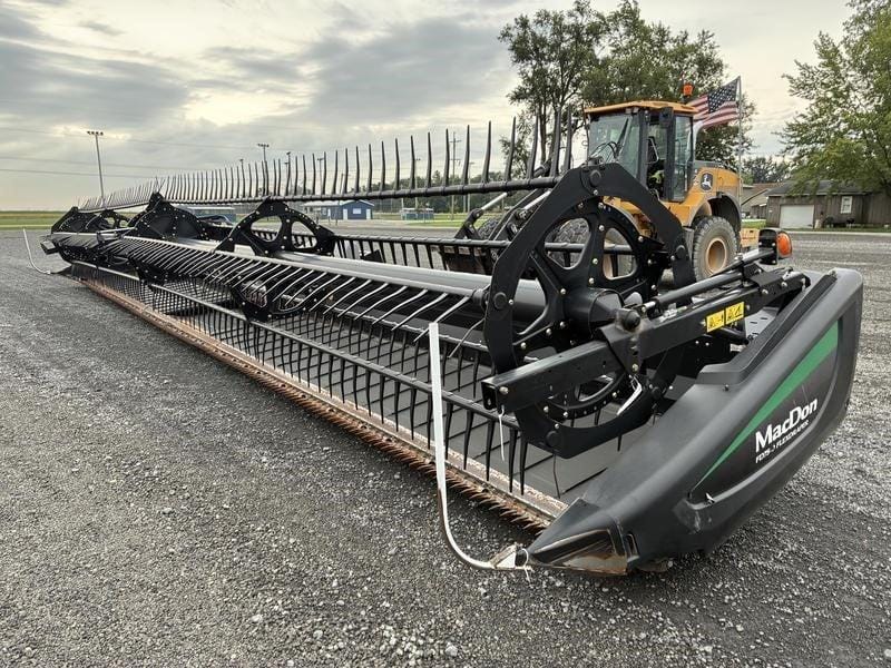 2016 MacDon FD75D Equipment Image0