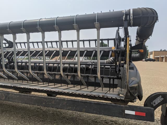 Image of MacDon FD75D equipment image 4