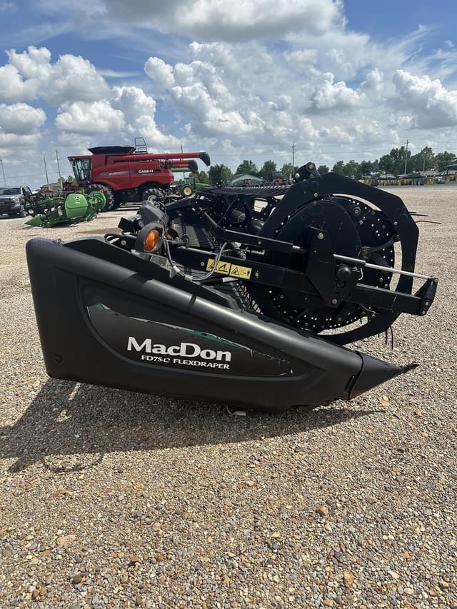 Image of MacDon FD75D equipment image 3