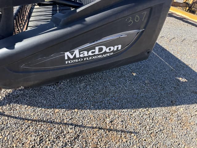 Image of MacDon FD75D equipment image 2