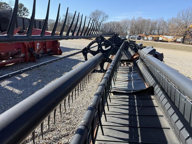 Image of MacDon FD75D equipment image 4