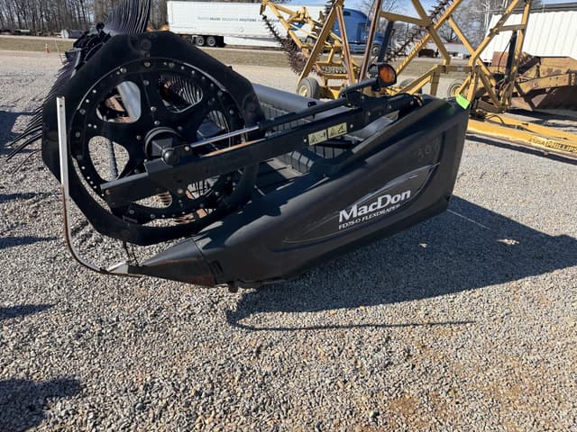 Image of MacDon FD75D equipment image 1