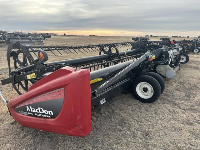Image of MacDon FD75D equipment image 2