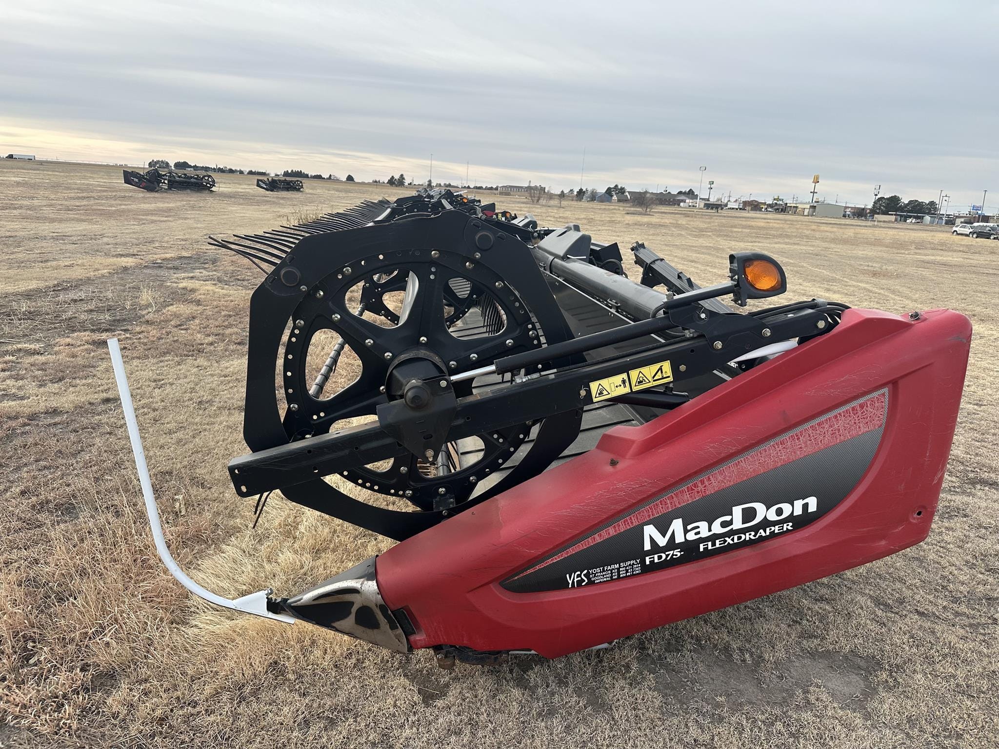 2016 MacDon FD75D Equipment Image0