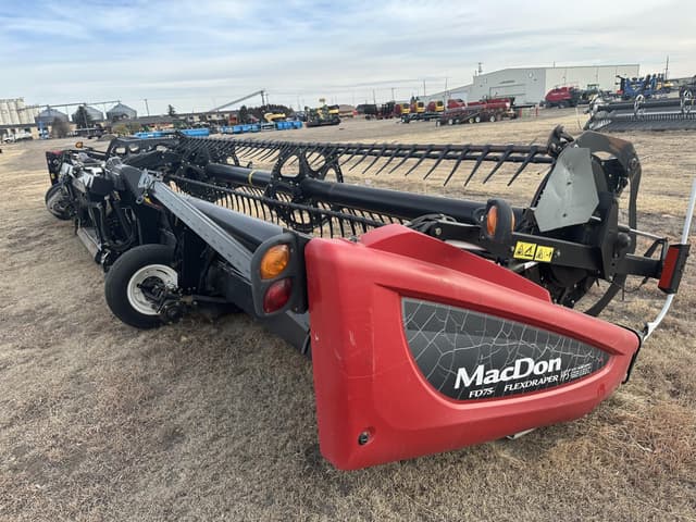 Image of MacDon FD75D equipment image 4