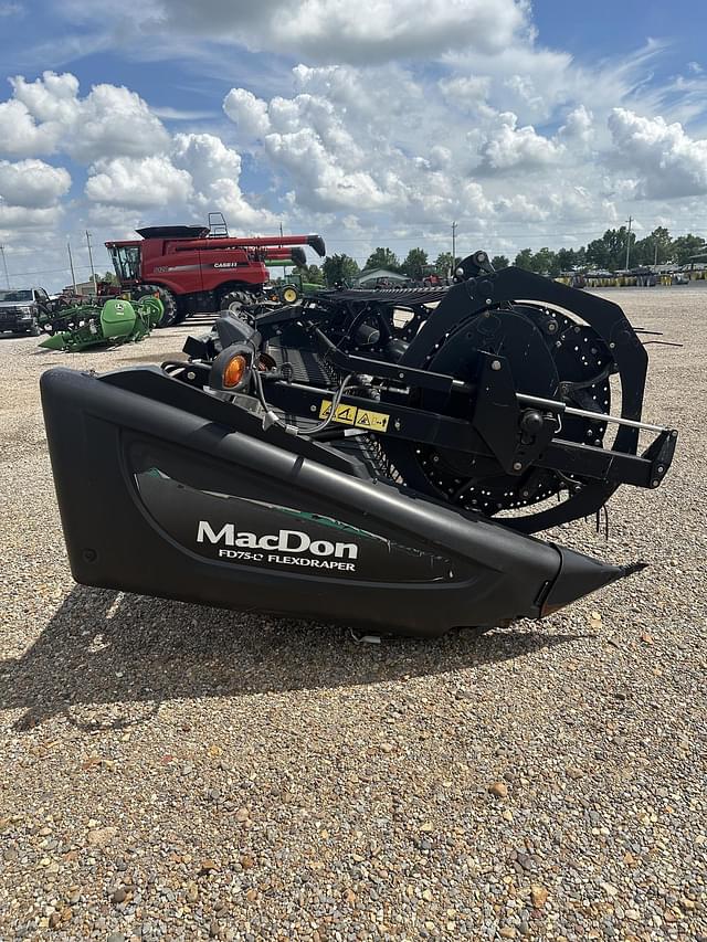 Image of MacDon FD75D equipment image 3