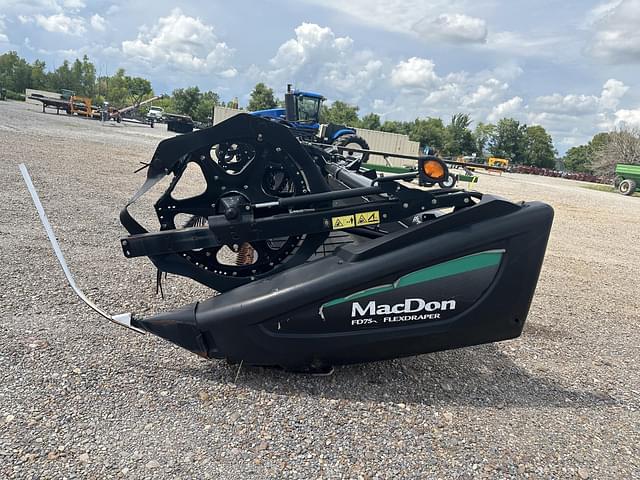 Image of MacDon FD75D equipment image 2