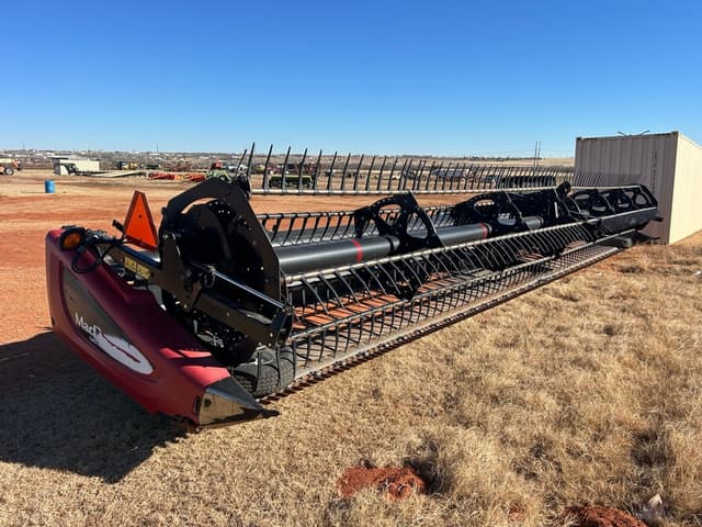 Image of MacDon D65-D equipment image 4