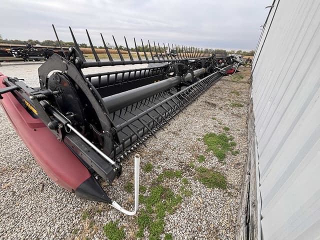 Image of MacDon FD75S equipment image 2