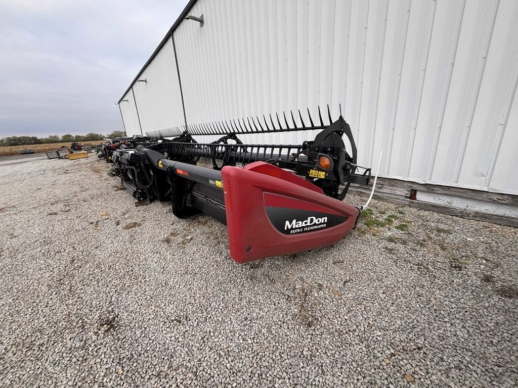 2016 MacDon FD75S Equipment Image0