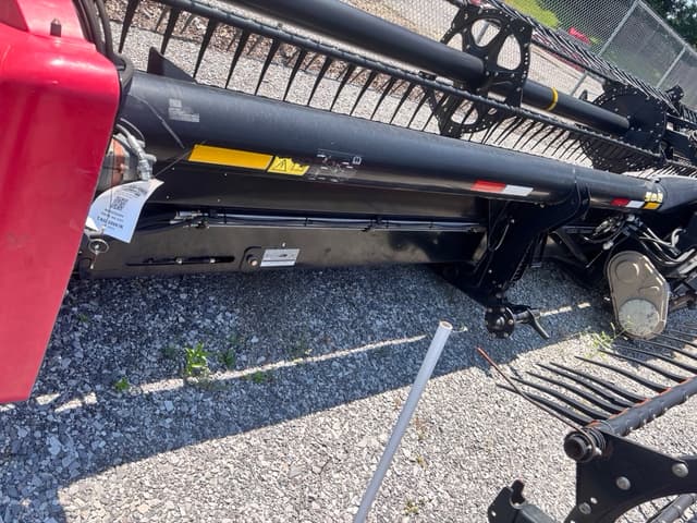 Image of MacDon FD75S equipment image 4