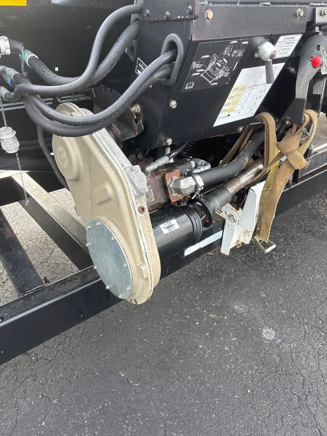 Image of MacDon FD75S equipment image 1