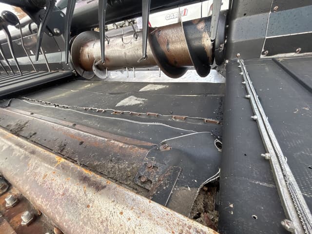 Image of MacDon FD75S equipment image 4