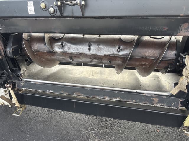 Image of MacDon FD75S equipment image 3