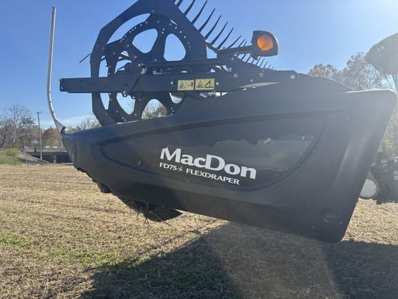 Image of MacDon FD75-35 equipment image 2