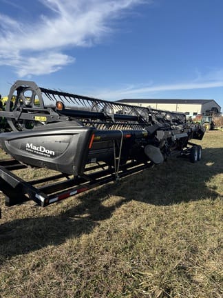 2016 MacDon FD75-35 Equipment Image0