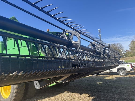 2016 MacDon FD75-35 Equipment Image0