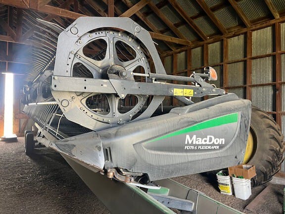 2016 MacDon FD75-35 Equipment Image0