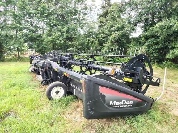 Image of MacDon FD75S equipment image 3