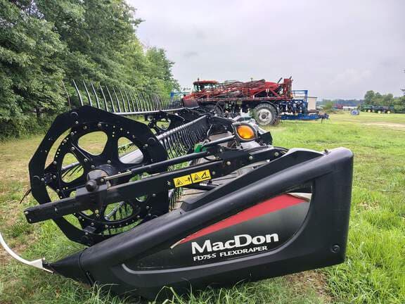 Image of MacDon FD75S equipment image 1
