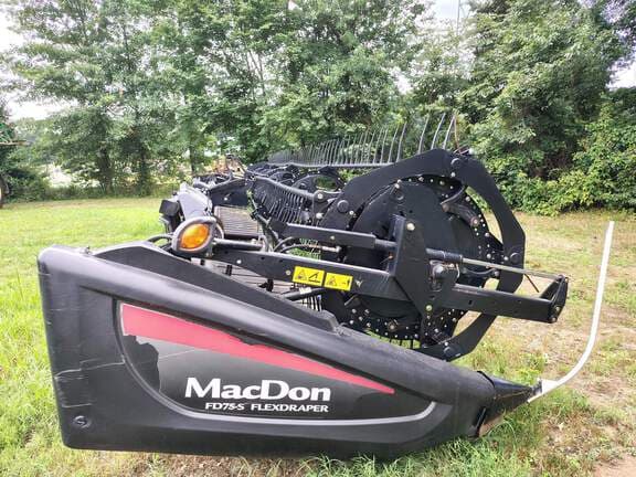 Image of MacDon FD75S equipment image 2