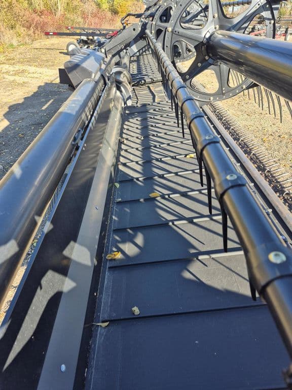 Image of MacDon FD75-35 equipment image 1