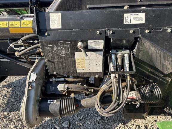 Image of MacDon FD75 equipment image 3