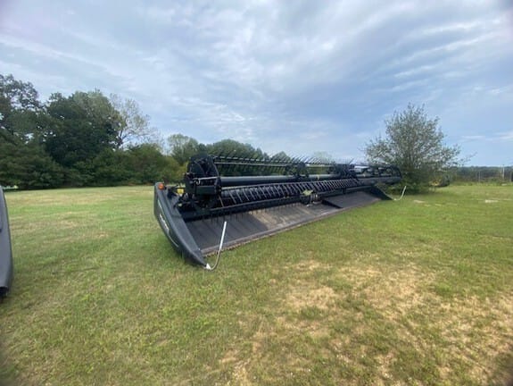 2016 MacDon FD75 Equipment Image0