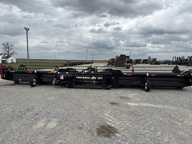 Image of MacDon FD75 equipment image 3