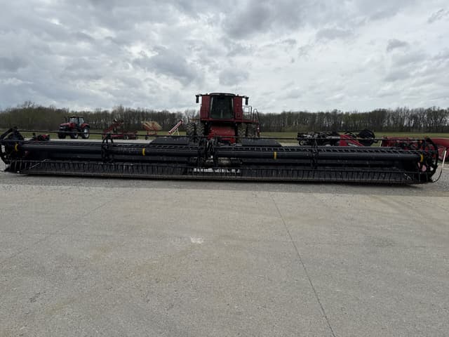 Image of MacDon FD75S equipment image 1