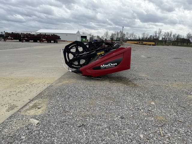 Image of MacDon FD75S equipment image 3