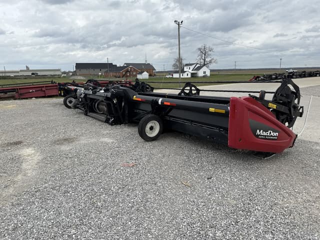 Image of MacDon FD75S equipment image 2