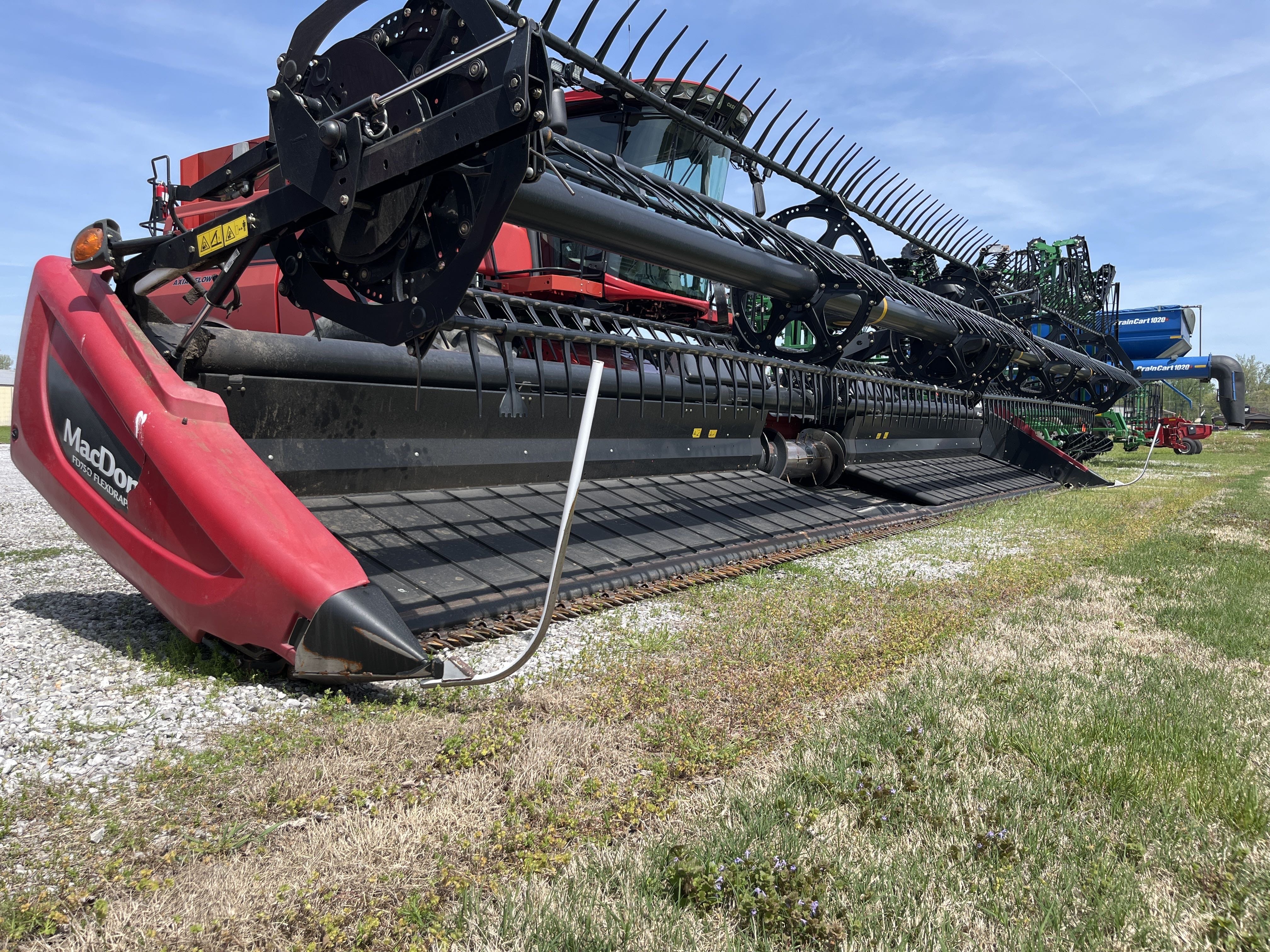 Main image MacDon FD75