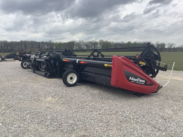 Image of MacDon FD75S equipment image 2