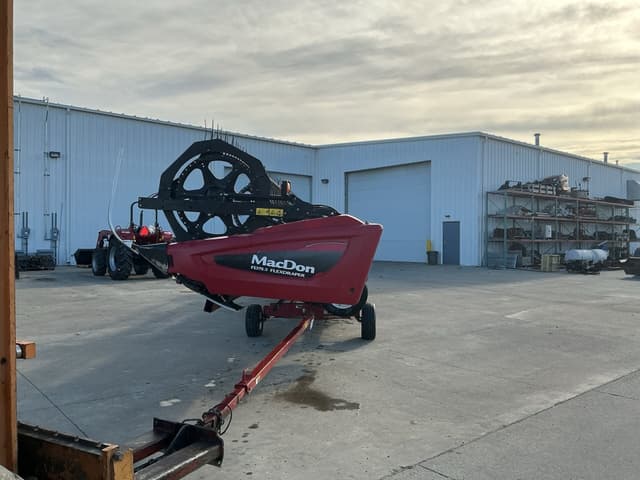 Image of MacDon FD75S equipment image 3