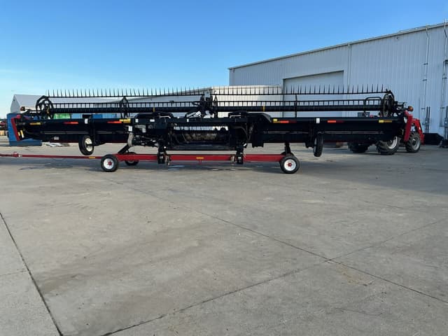 Image of MacDon FD75S equipment image 3