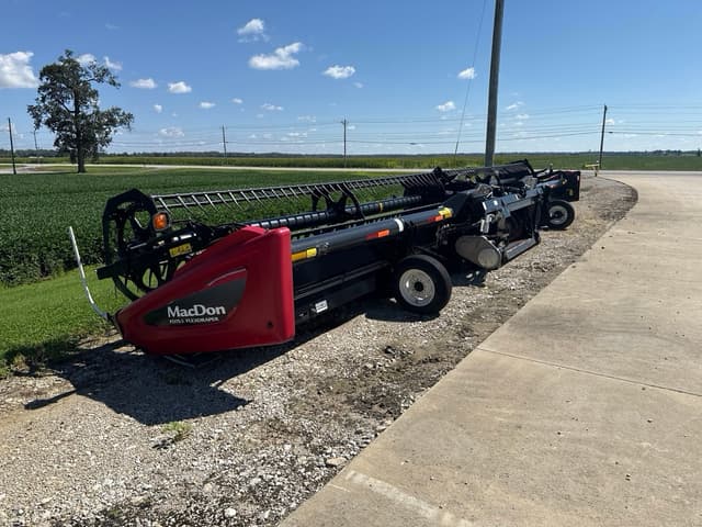 Image of MacDon FD75S equipment image 4