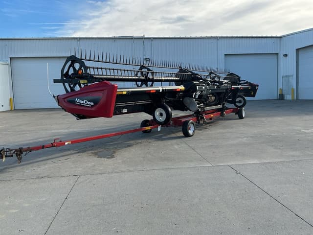 Image of MacDon FD75S equipment image 4