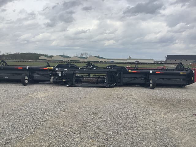 Image of MacDon FD75S equipment image 3