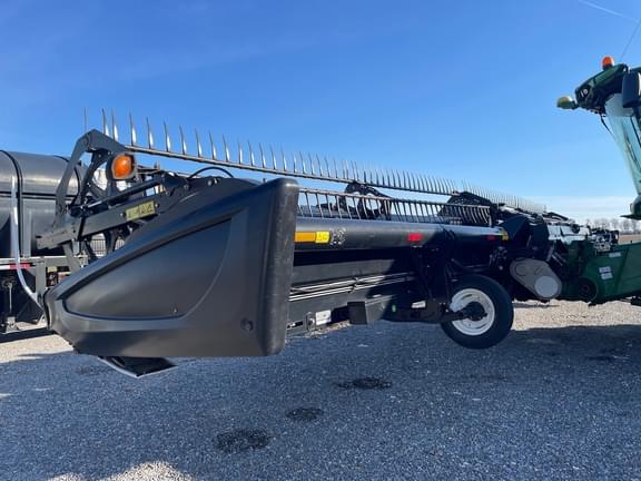 Image of MacDon FD75D equipment image 4