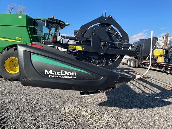 Image of MacDon FD75D equipment image 3
