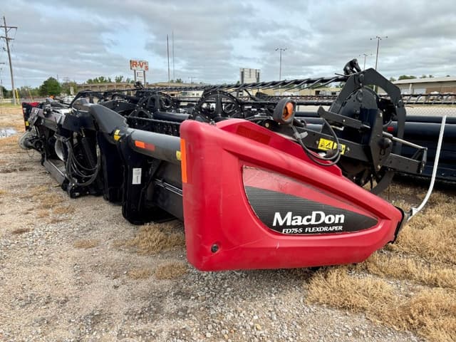 Image of MacDon FD75S equipment image 2