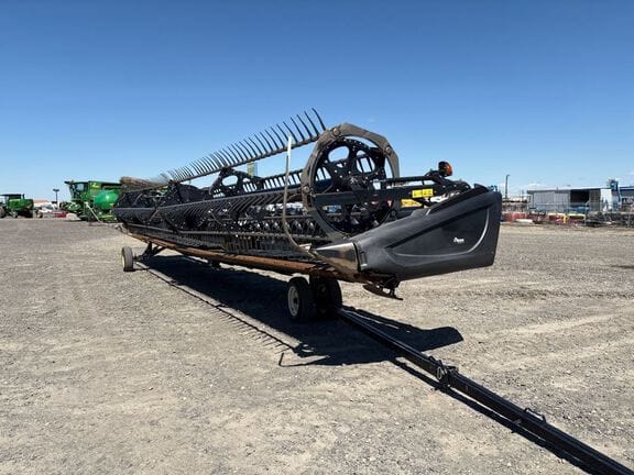 2016 MacDon FD75 Equipment Image0